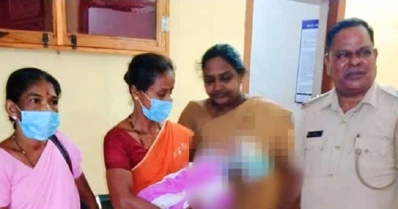 A woman rescued Girl child who was in the bush in amasebailu near kundapur