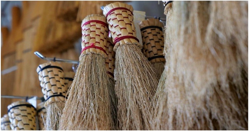 vastu tips keeping a broom here in the house can make you pauper kee