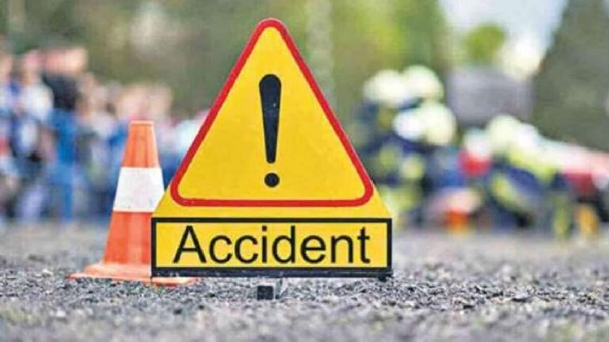 Maharashtra Road Accident: 10 people died and more than 20 people were injured in a terrible road accident