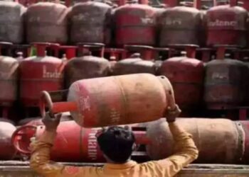 LPG commercial price Good news for LPG customers 835 rupees reduction in gas cylinder price
