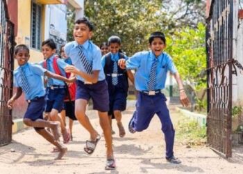 School reopens in Karnataka School reopens today across the state How was the celebration of the children on the first day
