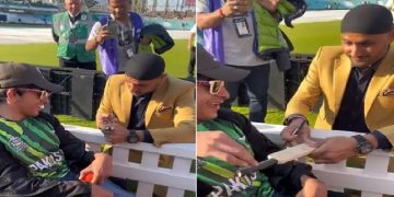 WTC Final 2023 Harbhajan Singh autographs disabled cricket fan of Pakistan