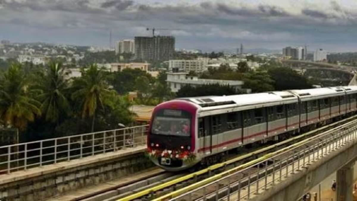 Bengaluru's Namma Metro : Traffic variation on our metro purple line