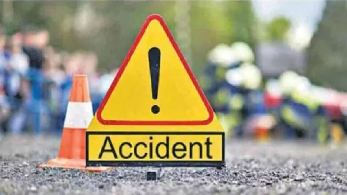 Crime News: Carelessness of truck driver, serial accident: Two killed