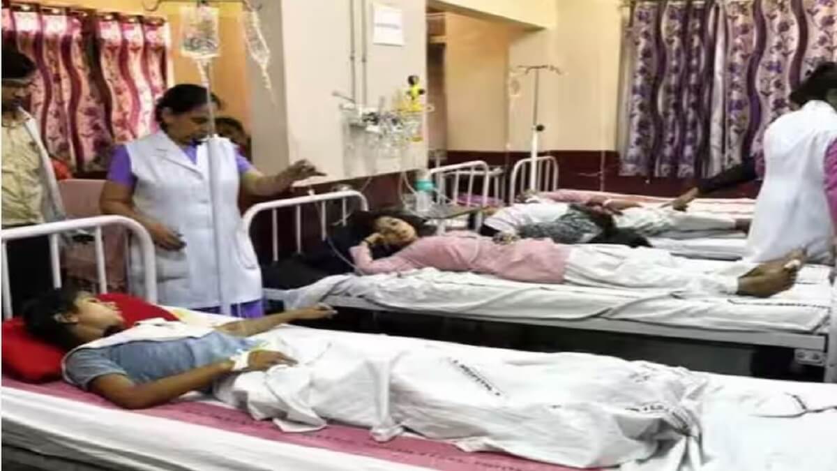 Gas Leakage In Naraina : Gas leakage in school : 23 school children sick, admitted to hospital