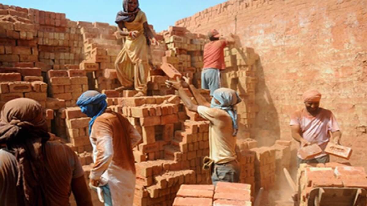 Karnataka Building Construction Workers : 60,000 grant for marriage of children of construction workers: What are the qualifications required to apply?