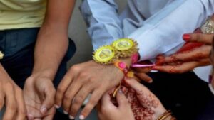 Raksha Bandhan Don't miss tying this colored rakhi on your brother's hand 