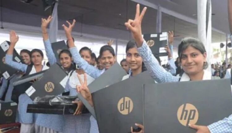 Karnataka Govt New Scheme Free Laptop To Students Apply Before September 26