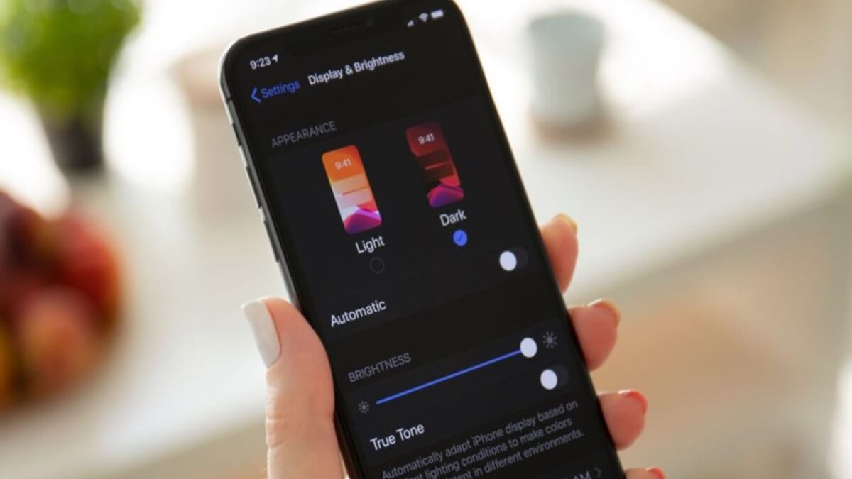 Smartphone tips Here is the benefits of useing dark Mode on Smartphone 