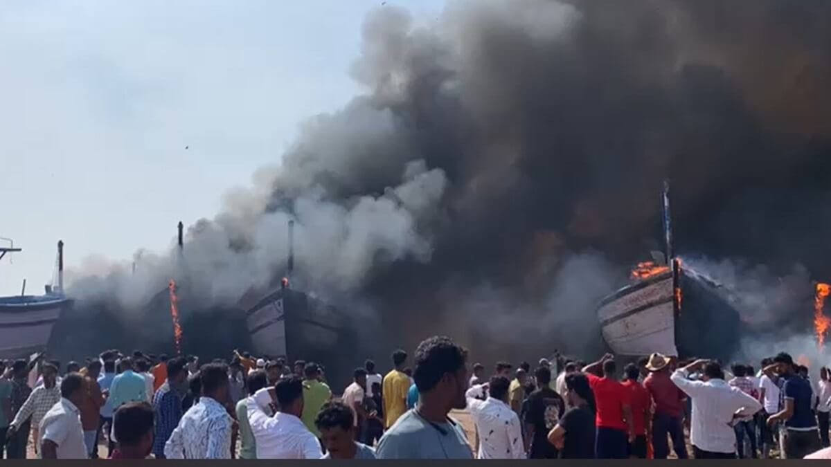 gangolli fire accident many fishing Boats fire in Gangolli port loss worth 5 crore udupi district
