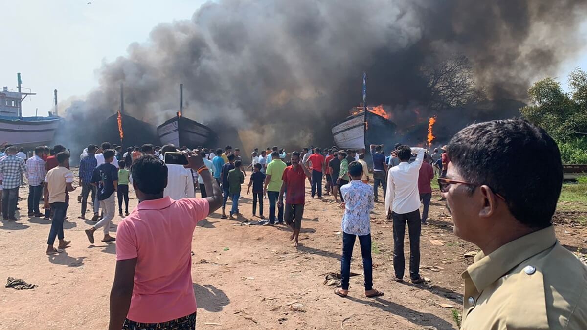 gangolli fire accident many fishing Boats fire in Gangolli port loss worth 5 crore udupi district 