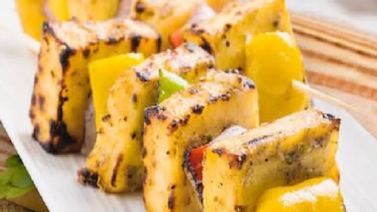 Paneer dish is empty in the wedding house, guest's quarrel Video viral 