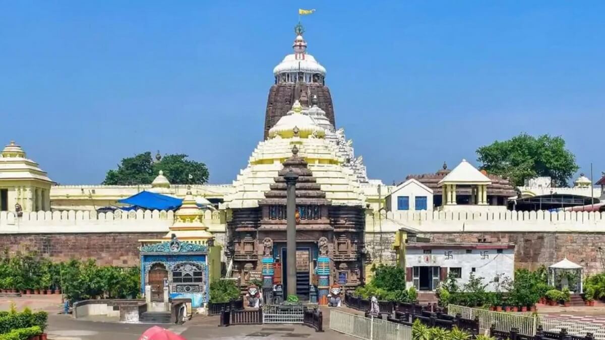 Puri Jagannath Temple Amazing Facts This temple is a place of mysteries Krishna living heart beats here
