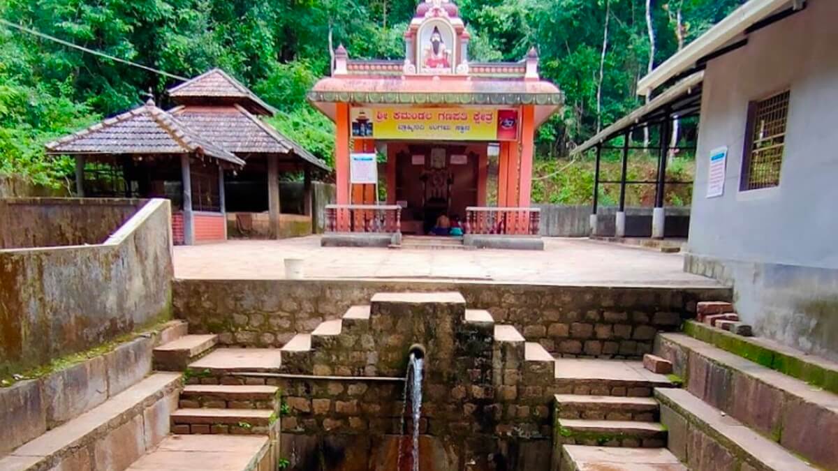 Kamandala Ganapathi Temple is precisely located on Siddaramata Road in Kesave village of Koppa taluk Chikkamgalore district