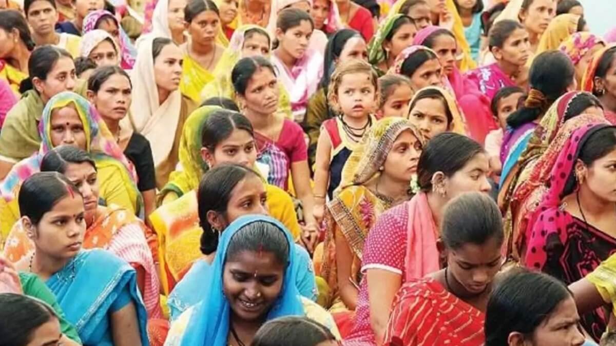 Women’s Day Big Gift Govt extends Rs 300 LPG subsidy till 2025