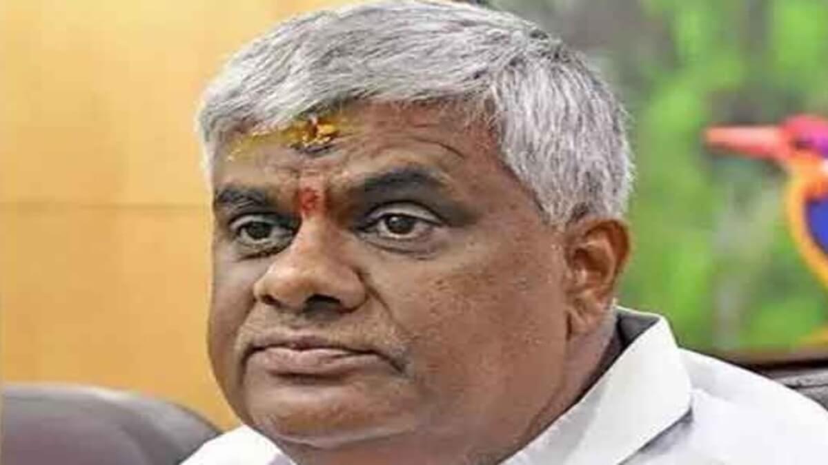 Karnataka News Kidnap Case Sit arrest JDS Leader HD Revananna