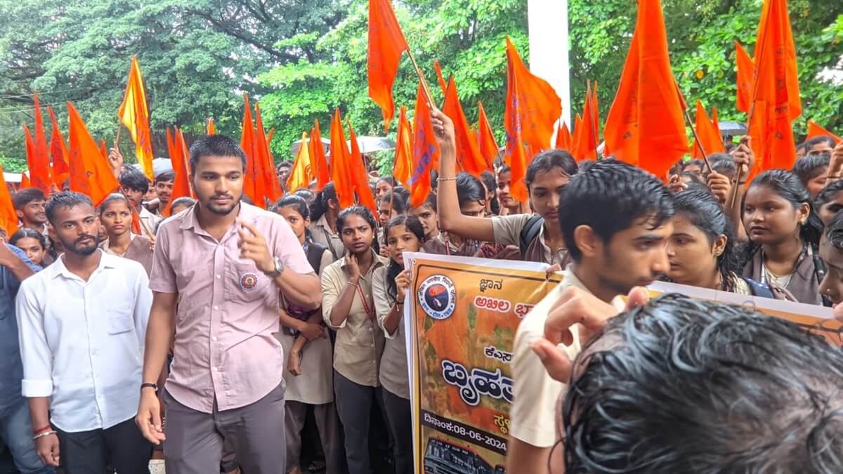 KSRTC Bus Problems for Students ABVP Protest in Kundapura