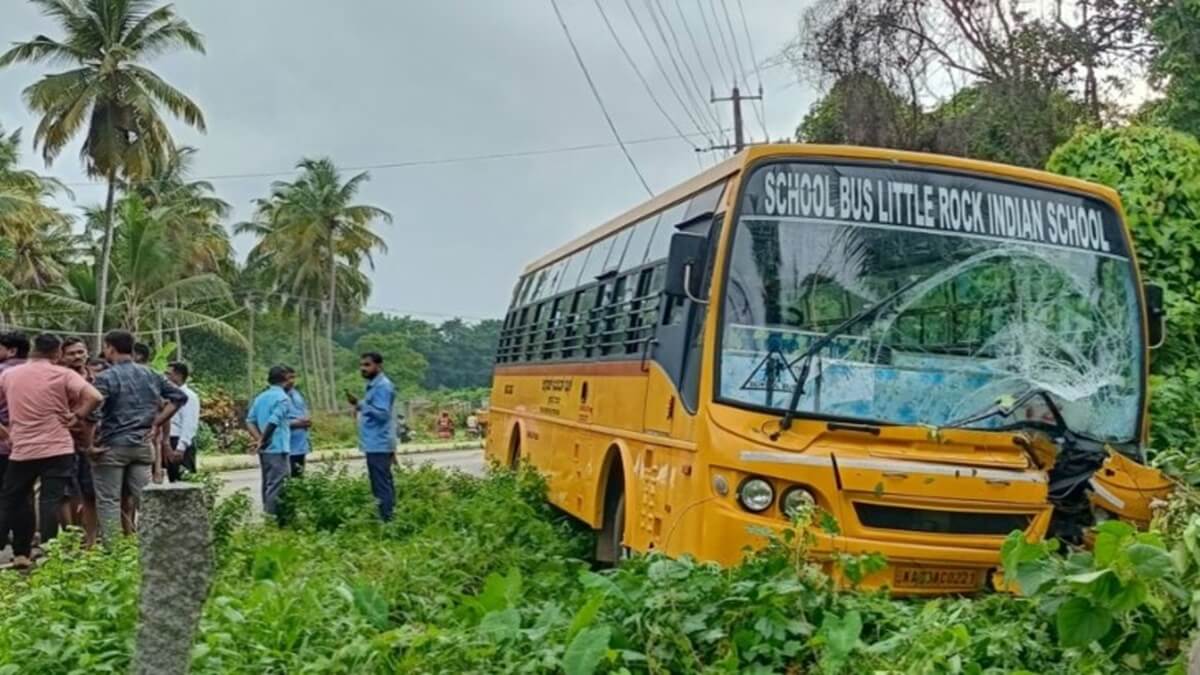 udupi news Bramavara little rock indian school bus driver alwin heart attack School bus accident Students safe