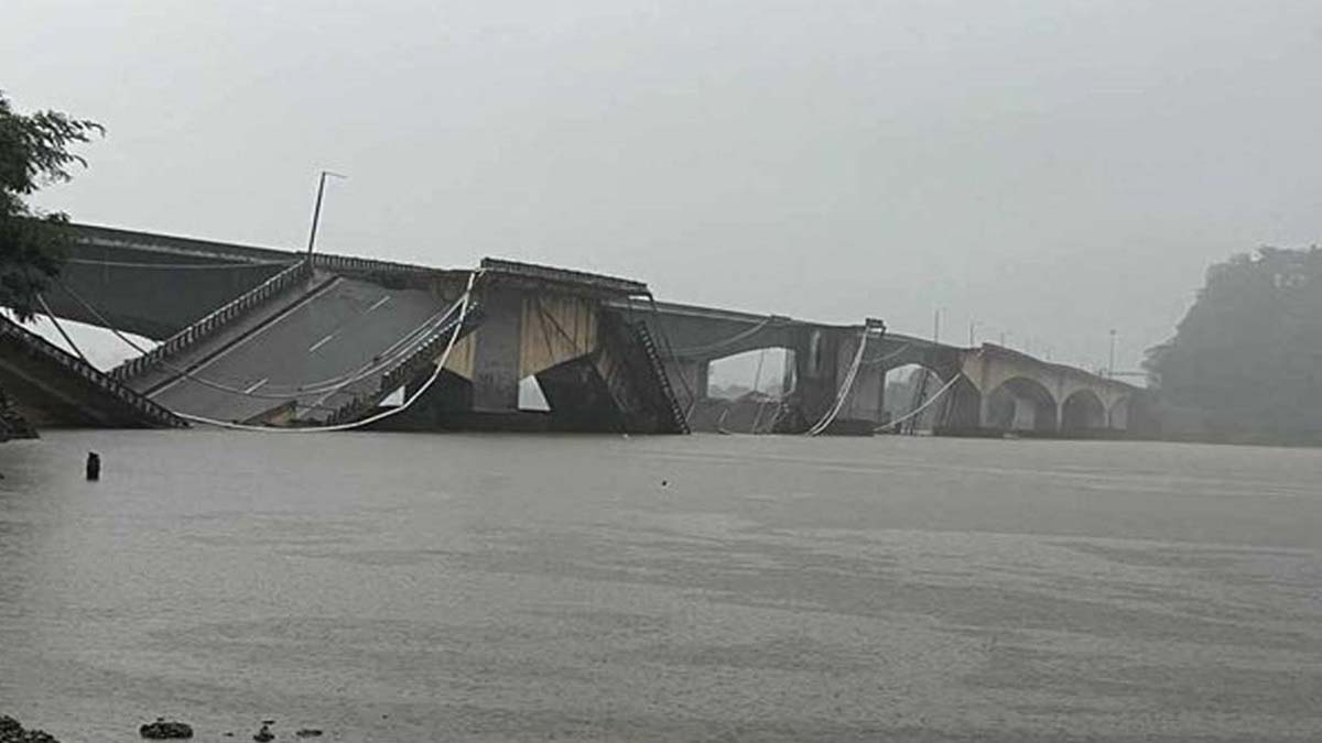 Bridge Collapses In Kali river Karwar - Goa Travel ban