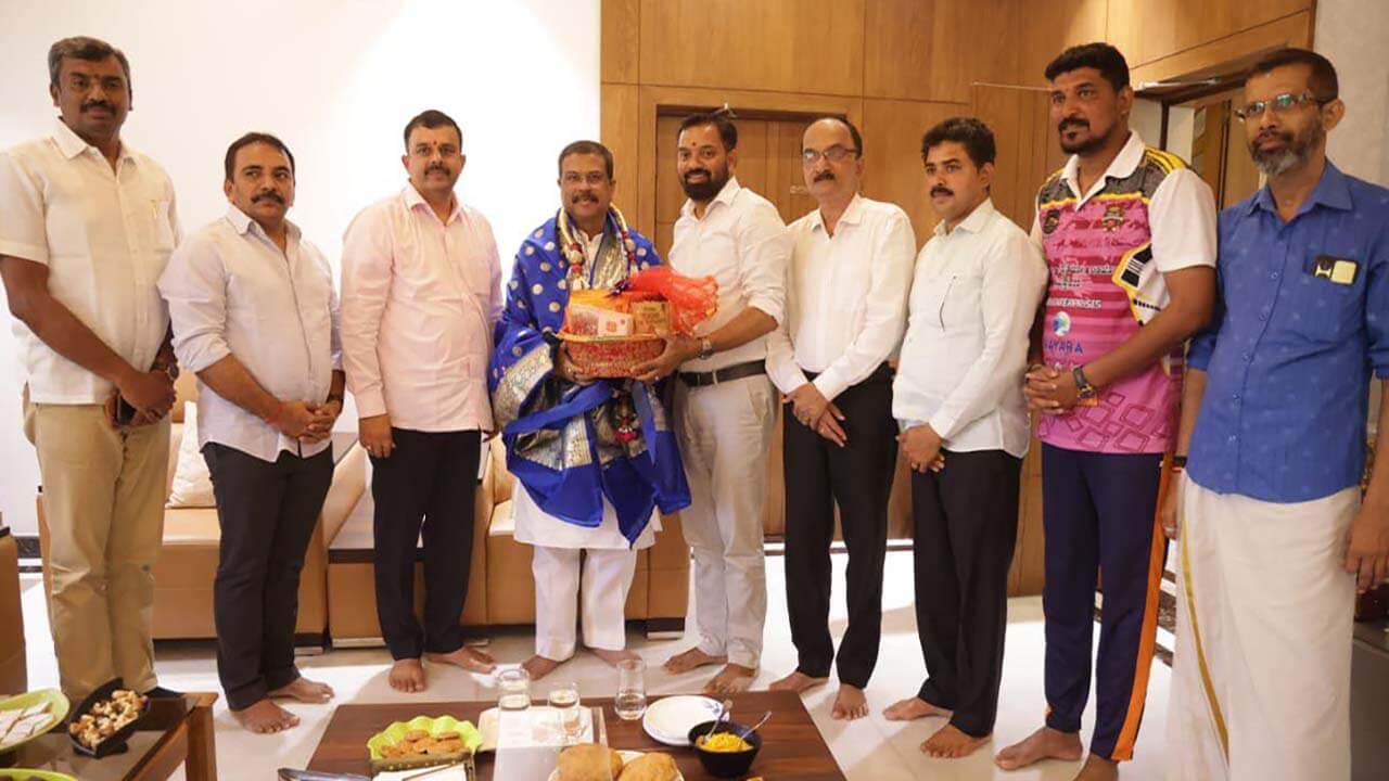 Minister Dharmendra Pradhan visit Karkala MLA Sunil Kumar House