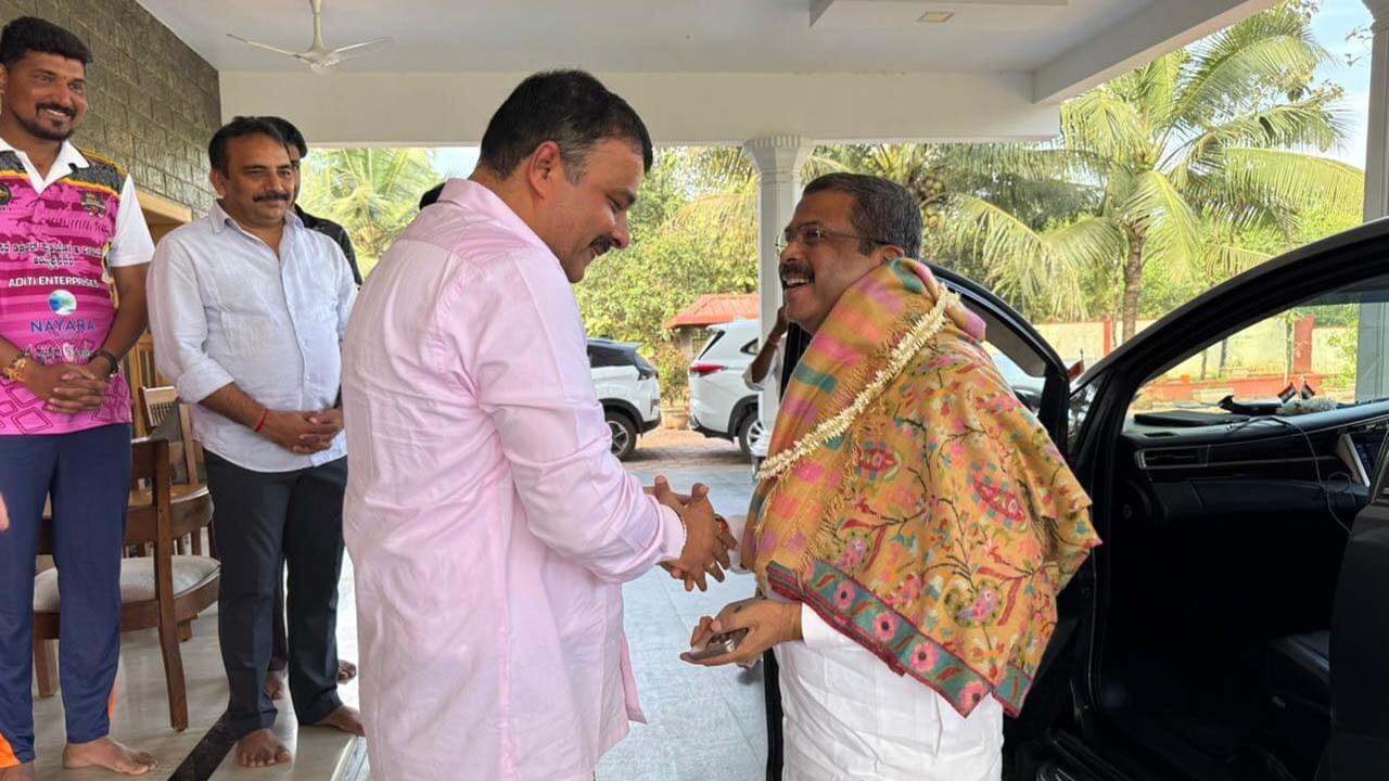 Minister Dharmendra Pradhan visit Karkala MLA Sunil Kumar House