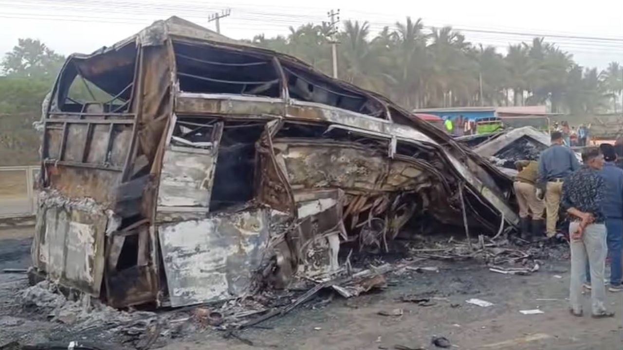 Bus Accidnet Near Hiriyur in Chitradurga district 9 people death