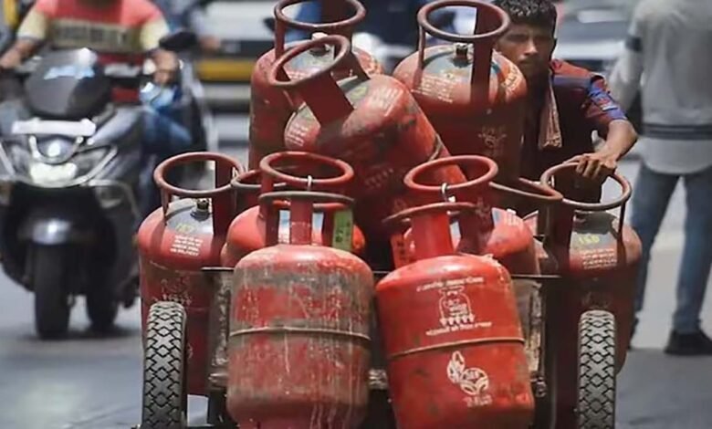 Sudden Hike in Commercial Cylinder Prize New Delhi Bengaluru
