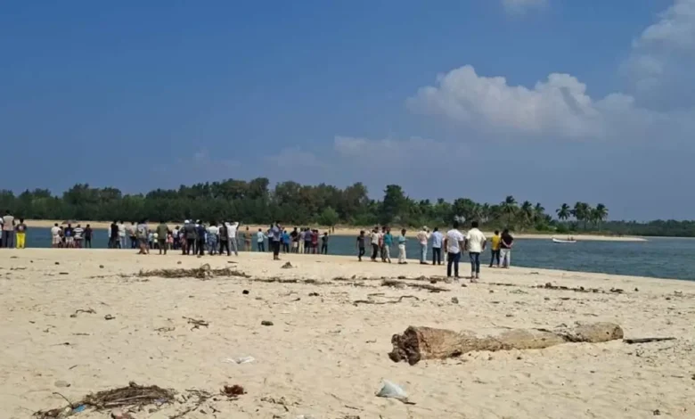 Udupi Kodi Bengre Wave Rider Tourist boat capsizes in the sea two in critical condition