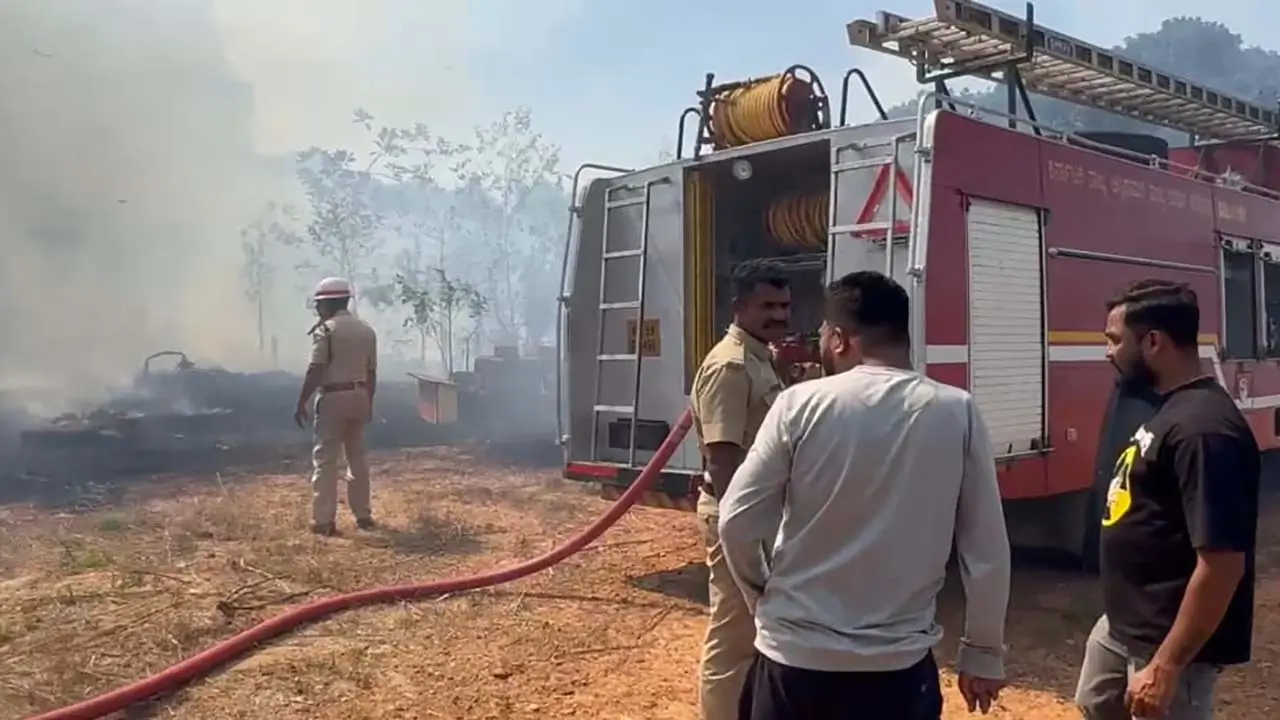 brahmavara Fire breaks out in Neelavar, pineapple orchard burnt to ashes
