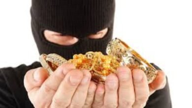 thieves stolen 15 lakh worth of gold stolen in overnight in shivamogga