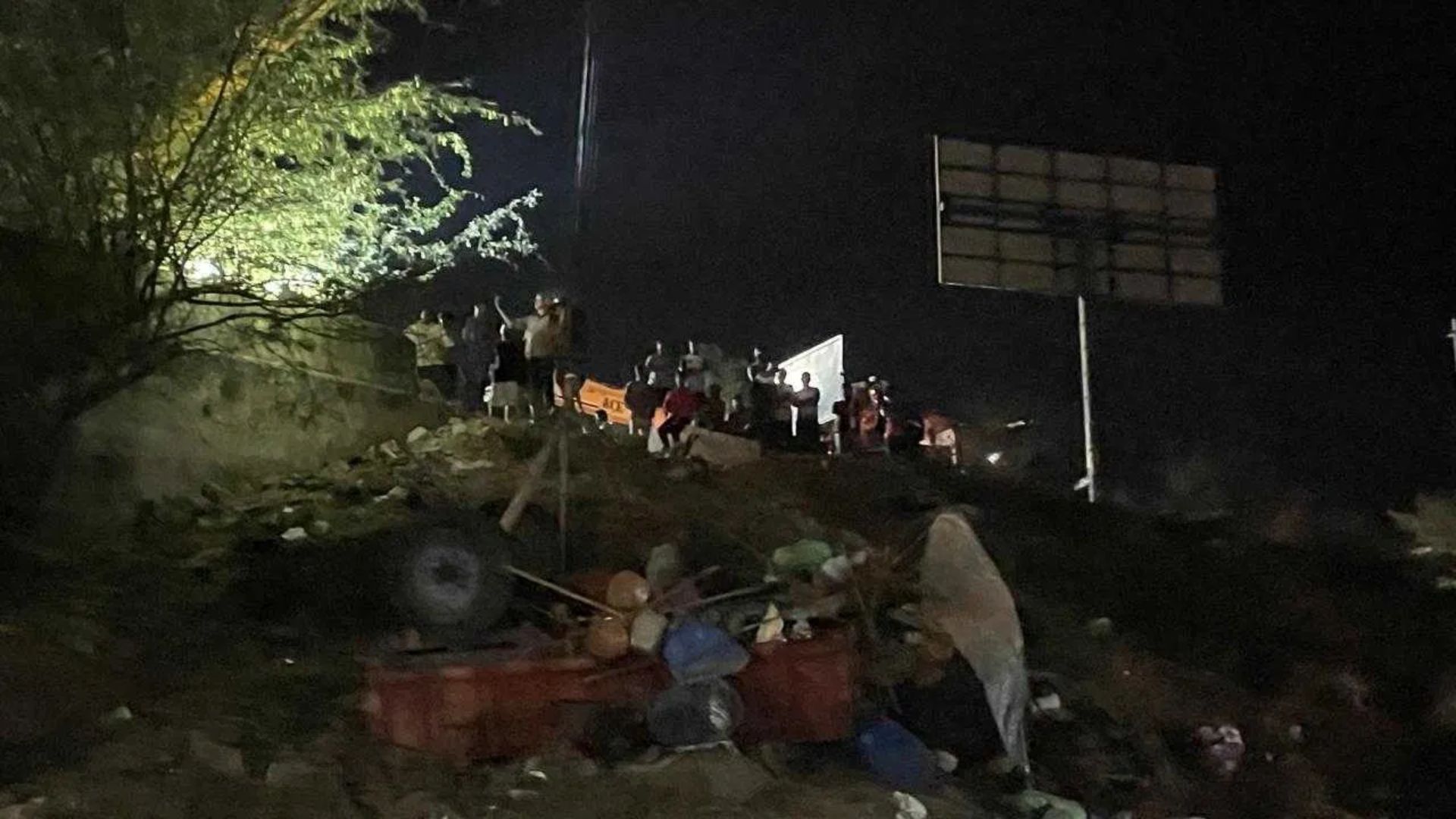 Bagalkote Tractor accident carrying sugarcane laborers four dead including a child