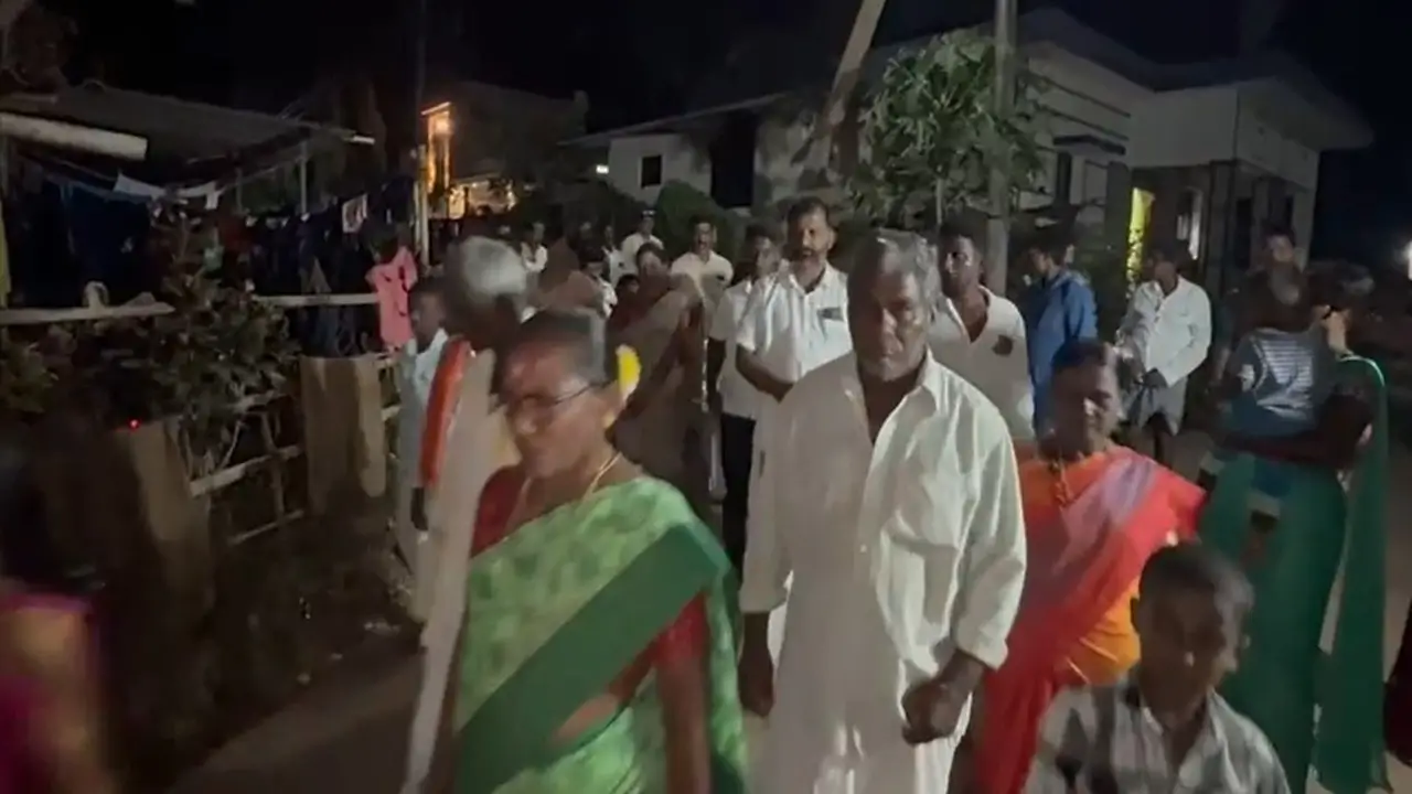 Byndoor BJP MLA Gururaj Gantihole Washes Feet of Dalit Couple in Wins Hearts