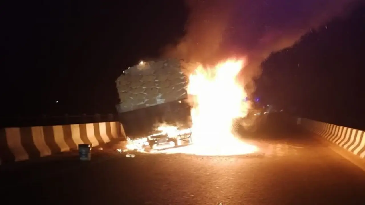 Byndoor truck Loaded with Cattle Feed Engulfed in Flames on NH-66 Bridge Driver Miraculously Escapes  