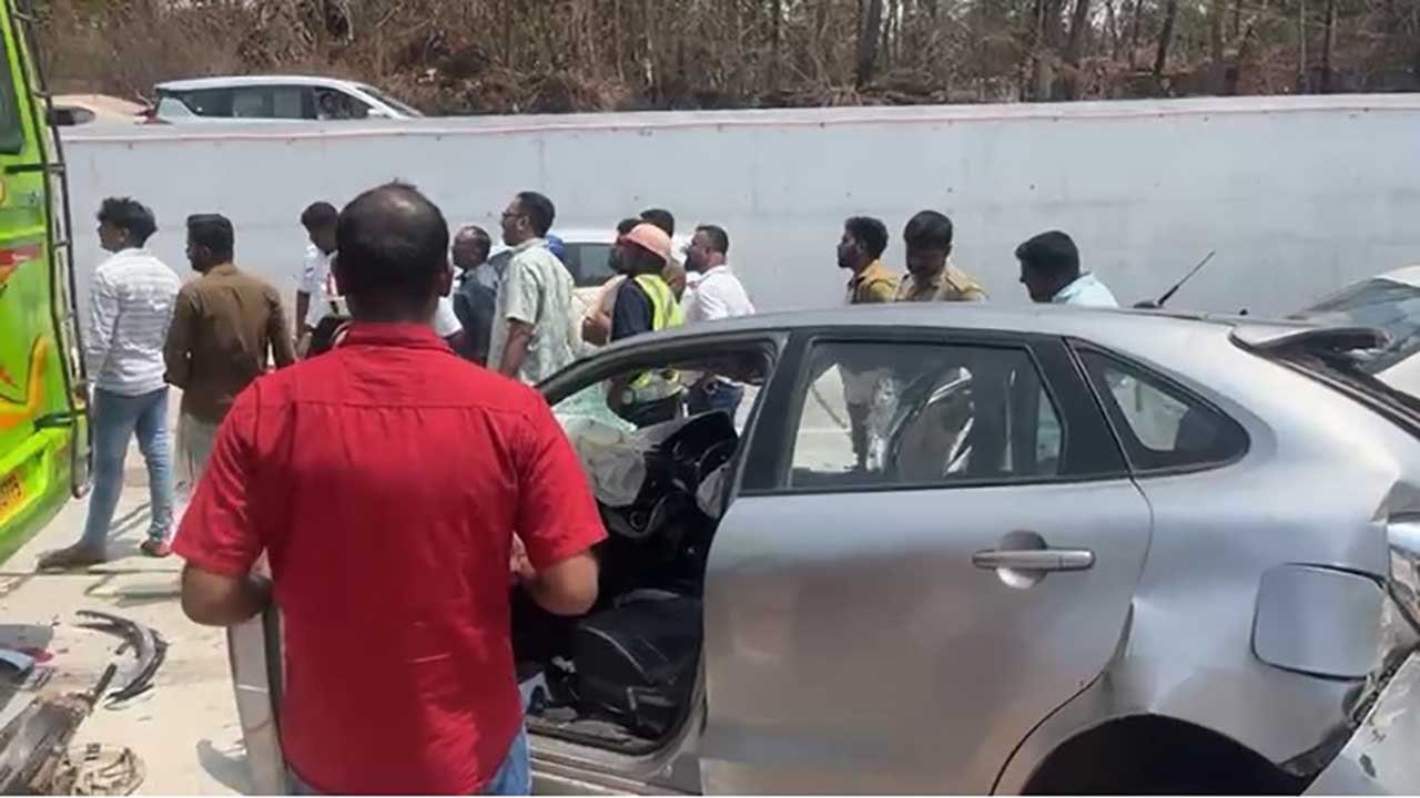 Santhekatte Bus - Car Accident