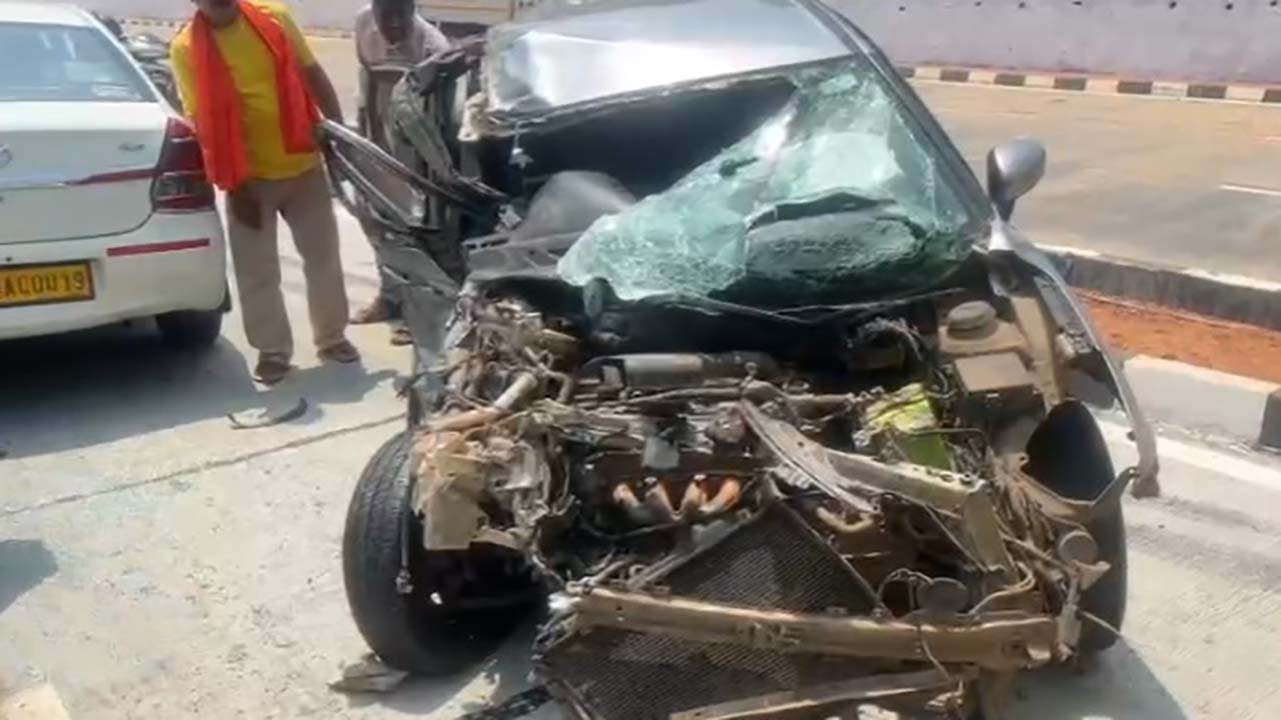 Santhekatte Bus - Car Accident