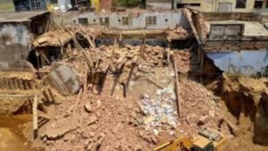 Canara bank building collapse in Belanganj Agra crores of money and gold buried