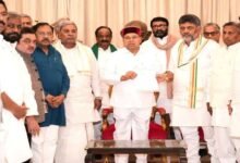 ರಾಜಭವನದಲ್ಲಿ ರಾಜ್ಯಪಾಲರನ್ನು ಭೇಟಿಯಾಗಿ ಸರ್ಕಾರ ರಚನೆಗೆ ಹಕ್ಕು ಮಂಡನೆ ಮಾಡಿದ ಡಿ.ಕೆ. ಶಿವಕುಮಾರ್