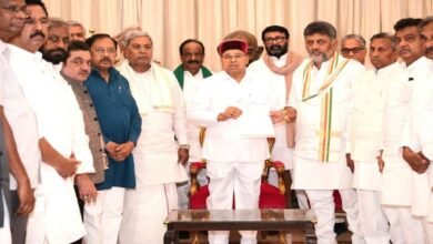 ರಾಜಭವನದಲ್ಲಿ ರಾಜ್ಯಪಾಲರನ್ನು ಭೇಟಿಯಾಗಿ ಸರ್ಕಾರ ರಚನೆಗೆ ಹಕ್ಕು ಮಂಡನೆ ಮಾಡಿದ ಡಿ.ಕೆ. ಶಿವಕುಮಾರ್