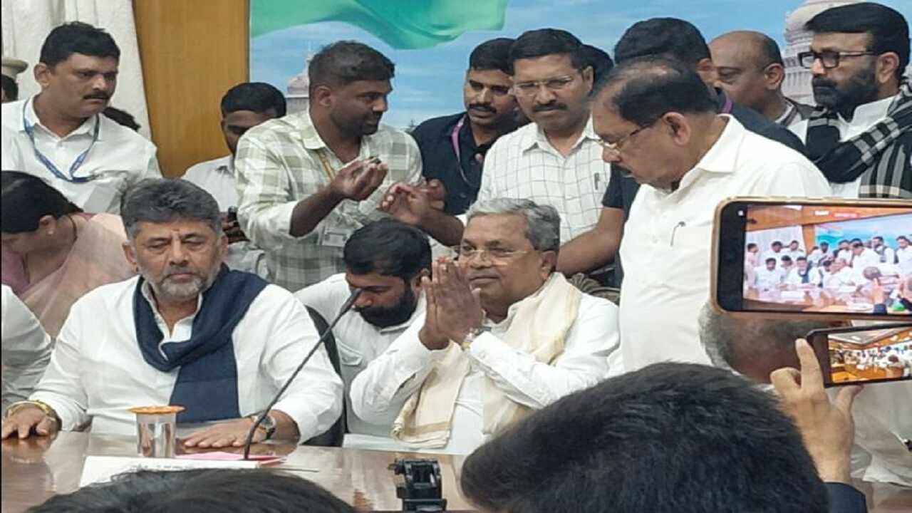 ಸಿಎಂ ಸ್ಥಾನಕ್ಕೆ ಸಿದ್ದರಾಮಯ್ಯ ರಾಜೀನಾಮೆ: ಹೈಕಮಾಂಡ್ ಸೂಚನೆಗೆ ಕೊನೆಗೂ ಮಣಿದ ಮುಖ್ಯಮಂತ್ರಿ!