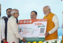 ಅರ್ಹ ಕುಟುಂಬಗಳಿಗೆ ವರ್ಷಕ್ಕೆ ₹5 ಲಕ್ಷವರೆಗೆ ನಗದುರಹಿತ ಚಿಕಿತ್ಸೆ ಸೌಲಭ್ಯ