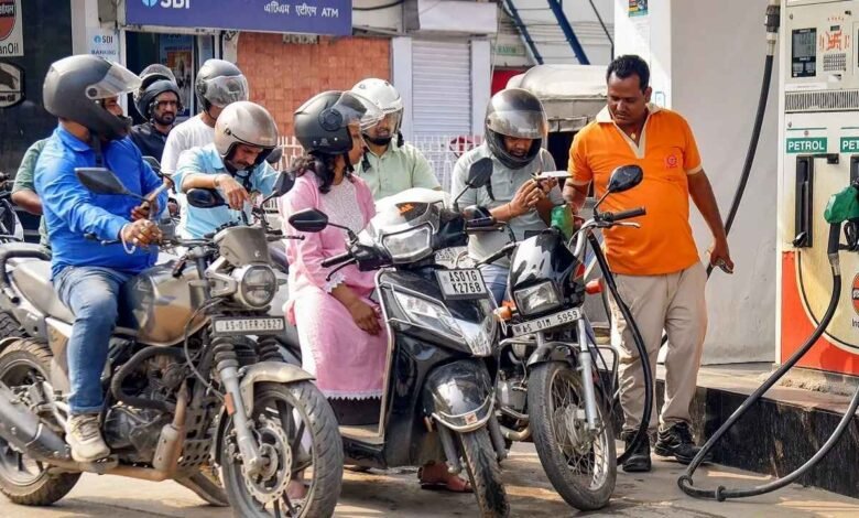 ವಾಹನ ಸವಾರರಿಗೆ ಸಿಹಿ ಸುದ್ದಿ! ಪೆಟ್ರೋಲ್, ಡೀಸೆಲ್ ದರ ಭಾರೀ ಇಳಿಕೆಯಾಗುವ ಸಾಧ್ಯತೆ