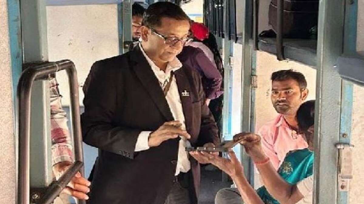 ರೈಲ್ವೆ ಪ್ರಯಾಣಿಕರ ಗಮನಕ್ಕೆ:ಟಿಕೆಟ್ ಸ್ಕ್ರೀನ್ಶಾಟ್, ವಾಟ್ಸಾಪ್ ಕಾಪಿ ತೋರಿಸಿದರೆ ಬೀಳಲಿದೆ ದಂಡ!