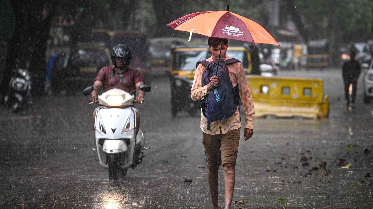 ಕರ್ನಾಟಕದಲ್ಲಿ ಮಳೆ ಅಬ್ಬರ! ಉಡುಪಿ, ದಕ್ಷಿಣ ಕನ್ನಡ ಜಿಲ್ಲೆಗಳಿಗೆ ರೆಡ್ ಅಲರ್ಟ್ ಘೋಷಣೆ
