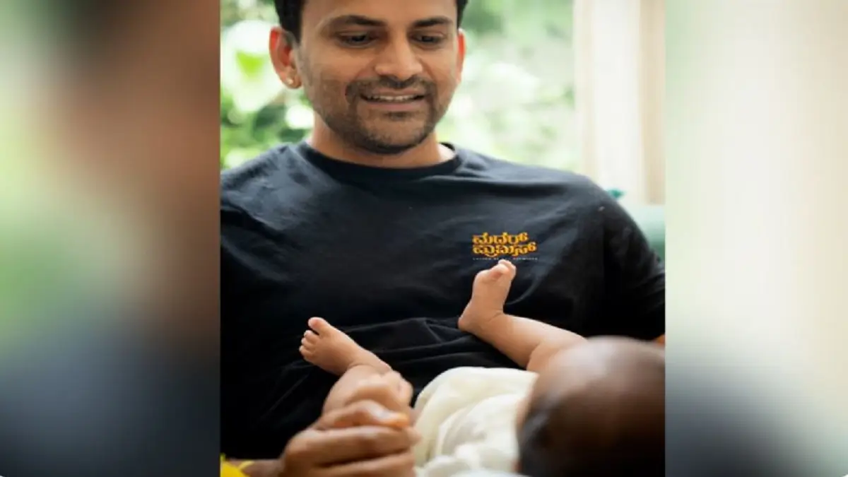 ಮಗನ ಪುಟಾಣಿ ಪಾದಗಳನ್ನು ಎದೆಗೊತ್ತಿದ ಡಾಲಿ ಧನಂಜಯ್; ಫೋಟೋ ನೋಡಿ ಫಿದಾ ಆದ ಫ್ಯಾನ್ಸ್