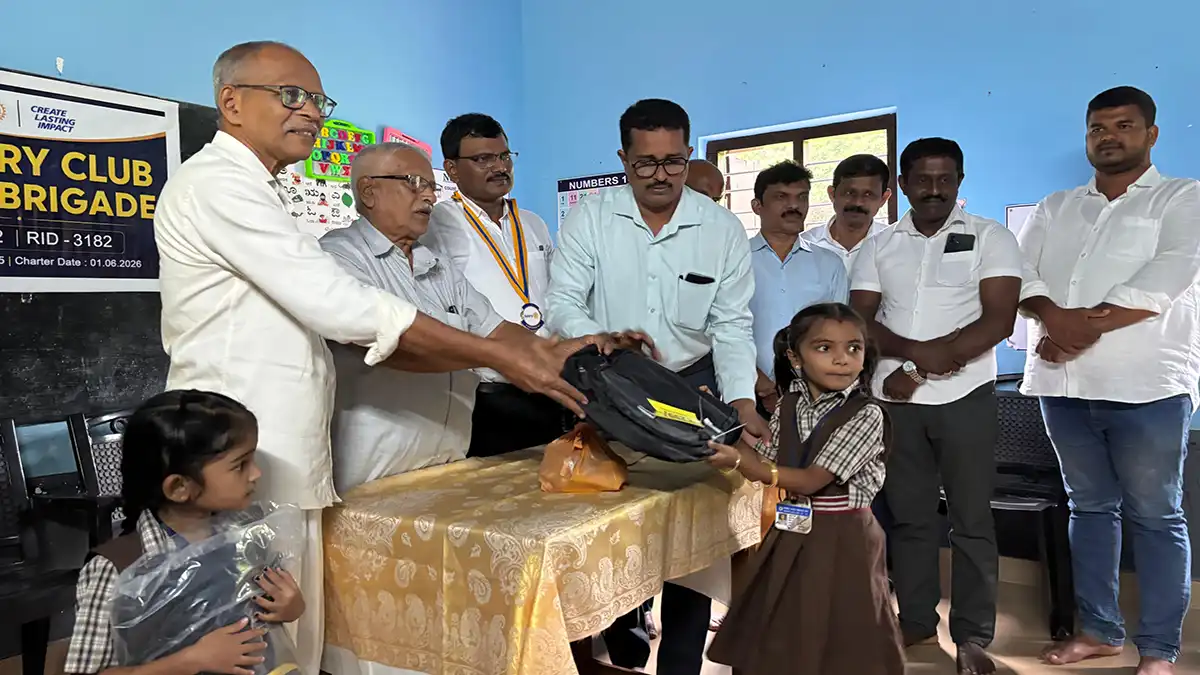 rotary club kota brigade school bag distribution 1