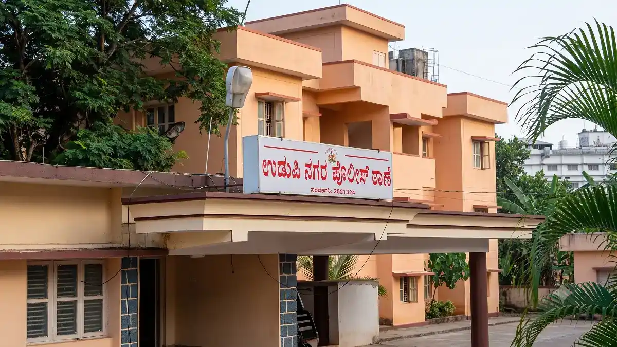 ಉಡುಪಿ: ಸೆಲ್ಫಿ ನೆಪದಲ್ಲಿ ವಿಡಿಯೋ ಮಾಡಿ ಬ್ಲ್ಯಾಕ್‌ಮೇಲ್; ಉದ್ಯಮಿಗೆ ಭರ್ಜರಿ ₹51 ಲಕ್ಷ ಮೋಸ, ಇಬ್ಬರು ಮಹಿಳೆಯರ ವಿರುದ್ಧ ಕೇಸ್