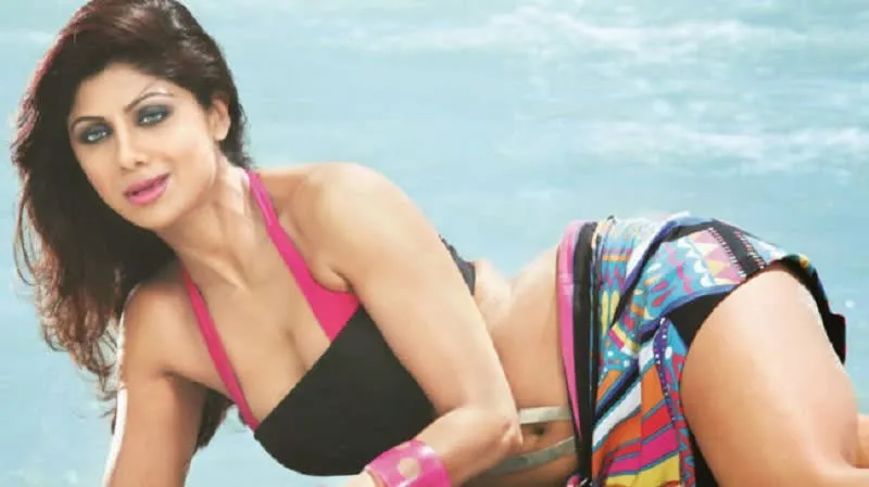 Shilpa Shetty Hot Sexy Bikni Photos 650x365 1