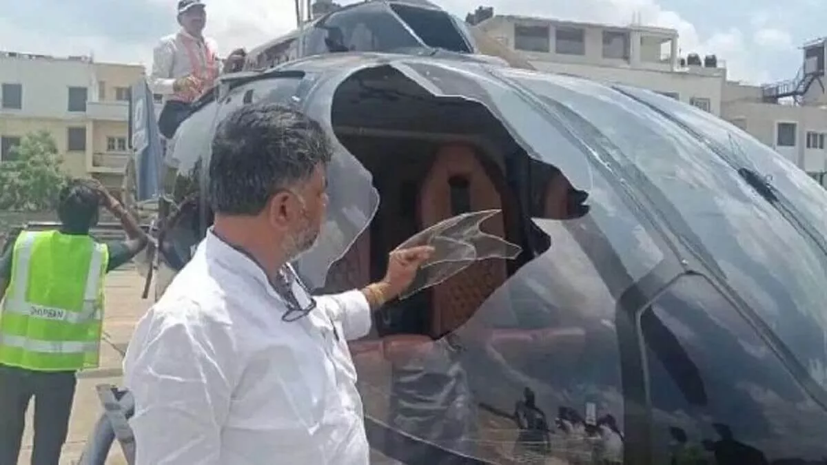 dk-shivakumar-helicopter-the-helicopter-in-which-dk-shivakumar-was-traveling-crashed-into-glass-missed-a-disaster
