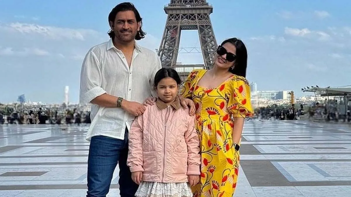 Dhoni wedding anniversary Mahendra Singh __Dhoni celebrated his 15th wedding anniversary with his wife Sakshi in a simple way