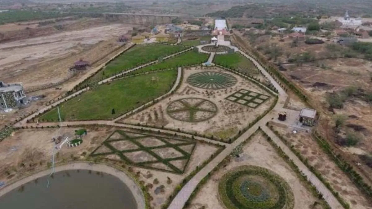 Rs 70000000000 money in bank! this is Asia’s richest village Madhapar, a village in the Kutch district of Gujarat Kannada News